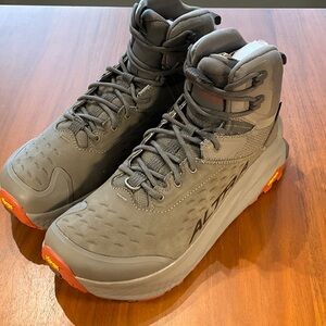 Altra Olympus 6 mid GTX Men's Charcoal and Orange Hiking Boots